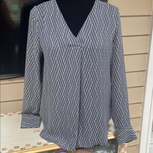 Ann Taylor Gray Chevron V-Neck Long Sleeve Blouse